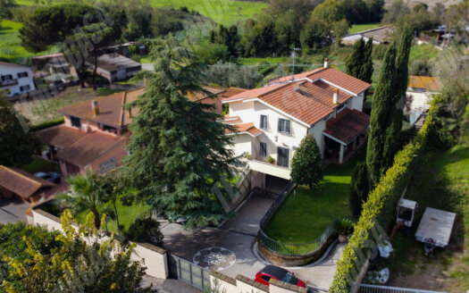 SEMI-DETACHED VILLA WITH POOL, VALLE DEI CASALI