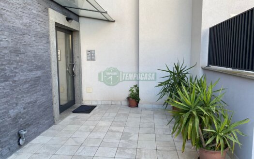 Via del Casale Ninfeo, Two-room apartment with garden, covered parking space and cellar