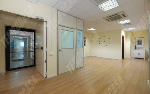 Formello, Industrial area -Large renovated office. REF: UFF