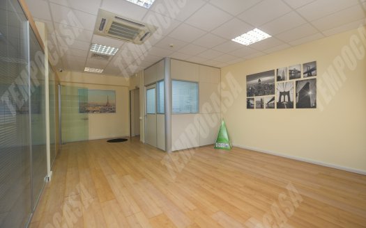 Formello, Industrial area -Large renovated office. REF: UFF