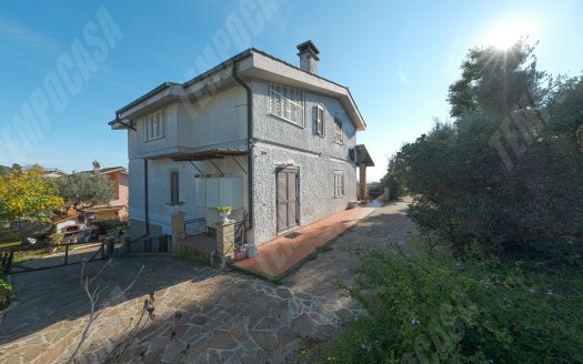 Formello, panoramic apartment with garden. REF: MORE