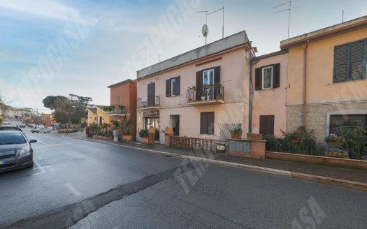 Formello, one bedroom apartment with balcony in central area. REF: GIAN