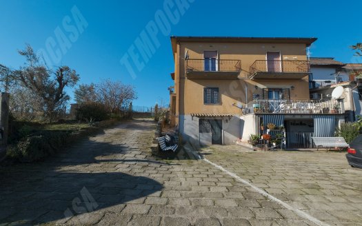 Formello. ground floor apartment with garden. REF: LUR