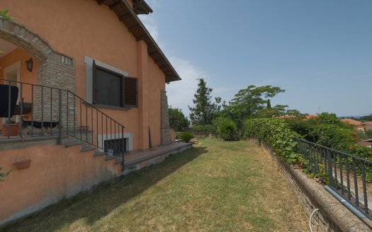 Cesano di Roma, Semi-detached villa with garden REF: GAM