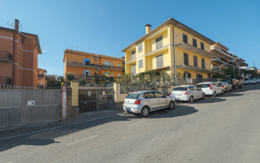 Formello, central apartment with garage REF: FIN