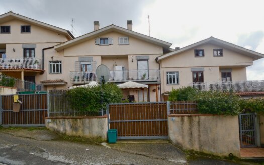 Formello, Central apartment with garage REF: BREN