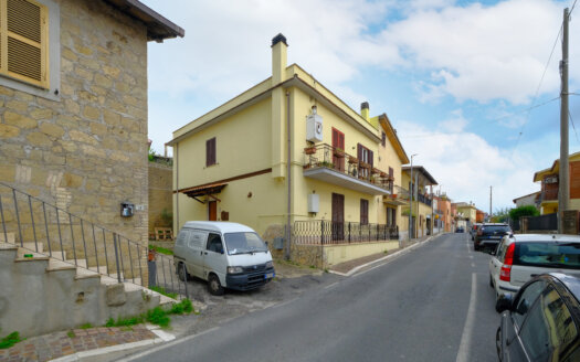 Formello, ground floor apartment REF: CAR