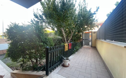 Cottage with garden, adjacent to station for rent. RID MAR