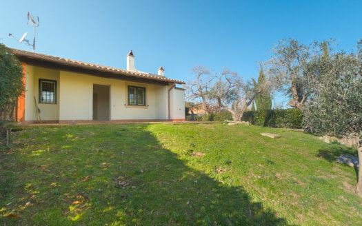 Formello, semi-detached villa with garden REF: COL