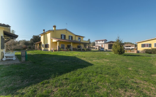 Sacrofano, Stunning Estate on the Outskirts of Rome – Ref: PEV