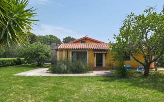 Cesano, Detached Villa with 1500 sqm Garden ref: marw