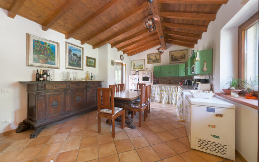 Cesano, Detached Villa with 1500 sqm Garden ref: marw